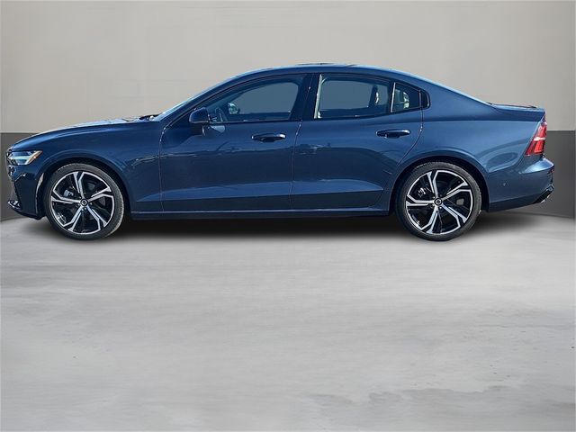 2024 Volvo S60 Plus Dark Theme