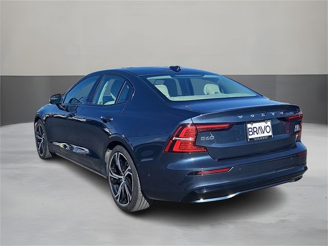 2024 Volvo S60 Plus Dark Theme