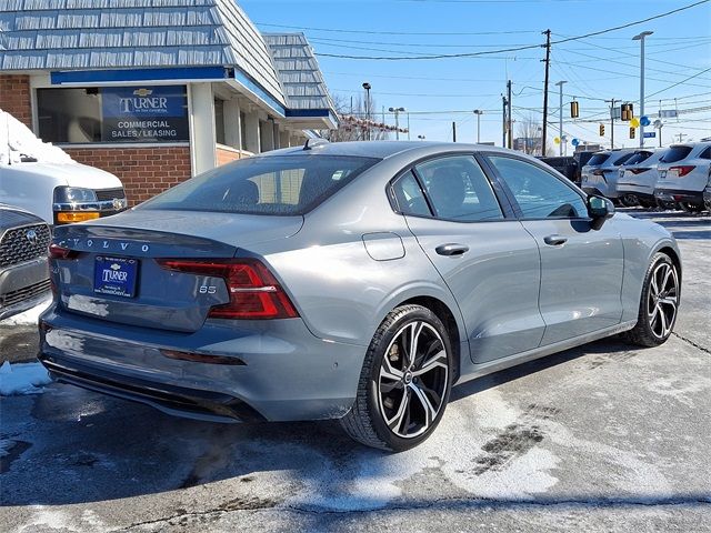 2024 Volvo S60 Plus Dark Theme