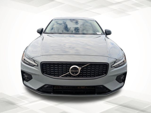 2024 Volvo S60 Plus Dark Theme