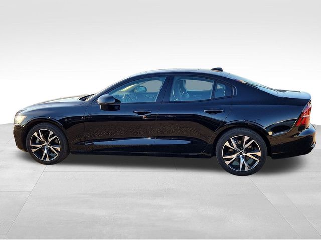 2024 Volvo S60 Plus Dark Theme