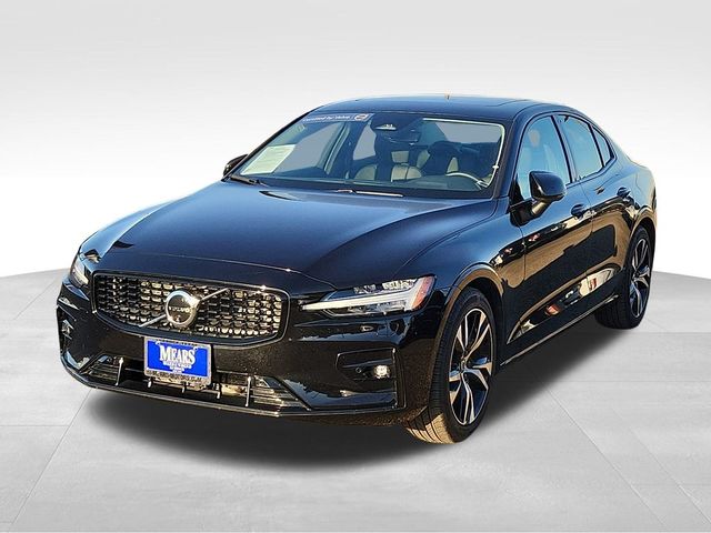 2024 Volvo S60 Plus Dark Theme