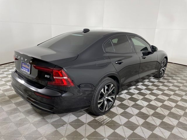 2024 Volvo S60 Plus Dark Theme