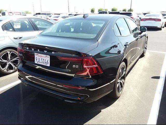 2024 Volvo S60 Plus Dark Theme