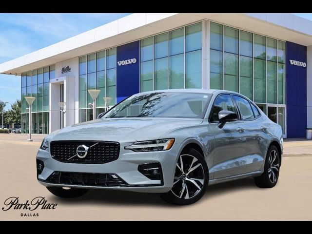 2024 Volvo S60 Plus Dark Theme