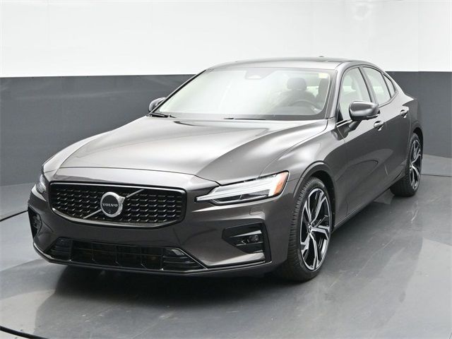 2024 Volvo S60 Plus Dark Theme