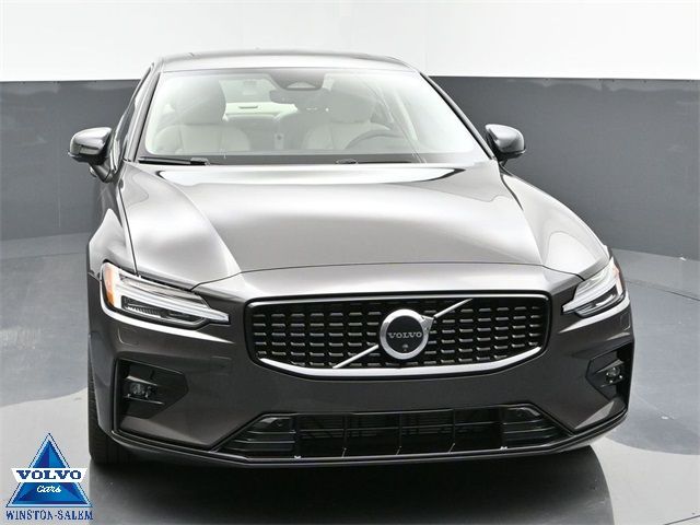 2024 Volvo S60 Plus Dark Theme