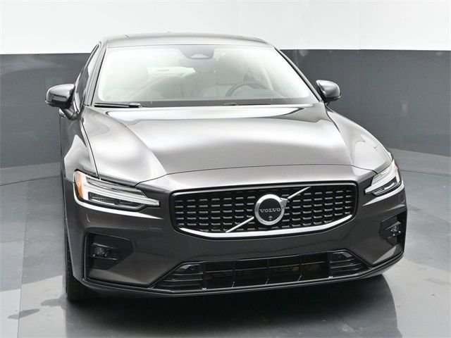 2024 Volvo S60 Plus Dark Theme