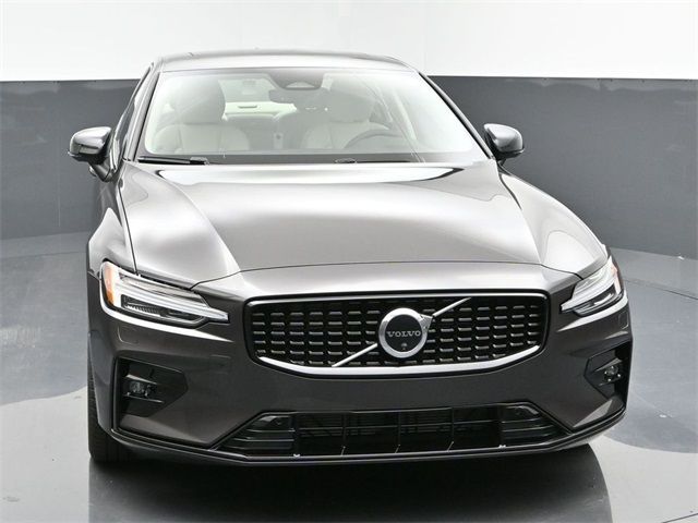 2024 Volvo S60 Plus Dark Theme