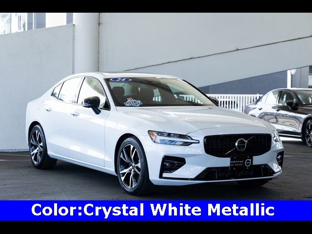 2024 Volvo S60 Plus Dark Theme