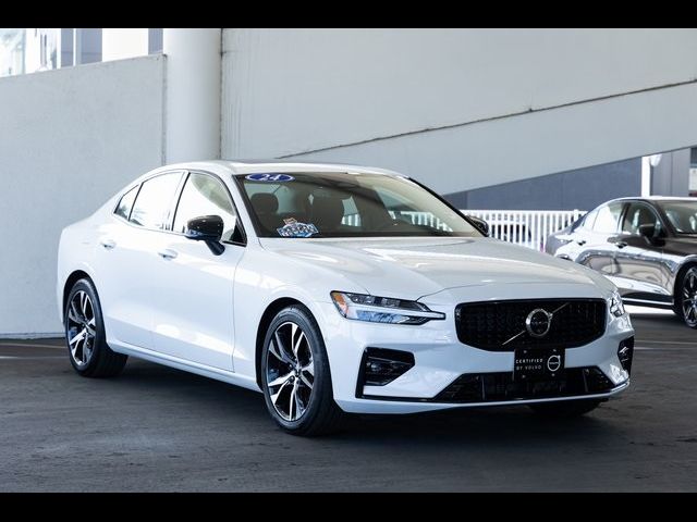 2024 Volvo S60 Plus Dark Theme