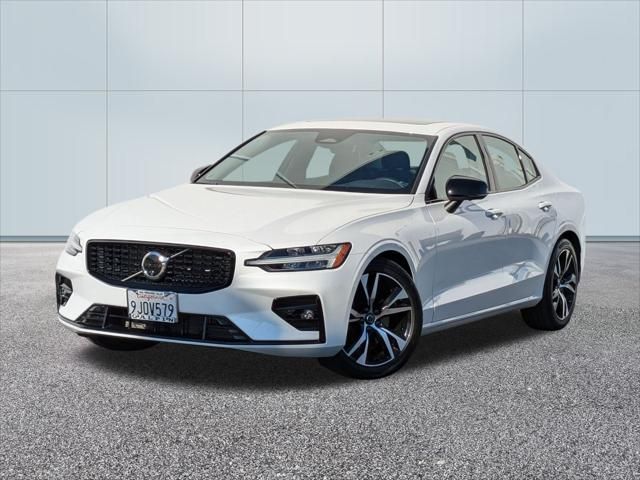 2024 Volvo S60 Plus Dark Theme