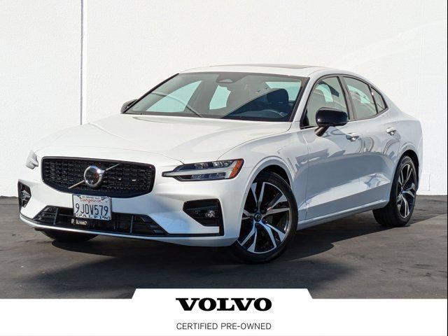 2024 Volvo S60 Plus Dark Theme