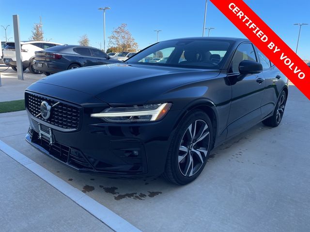 2024 Volvo S60 Plus Dark Theme