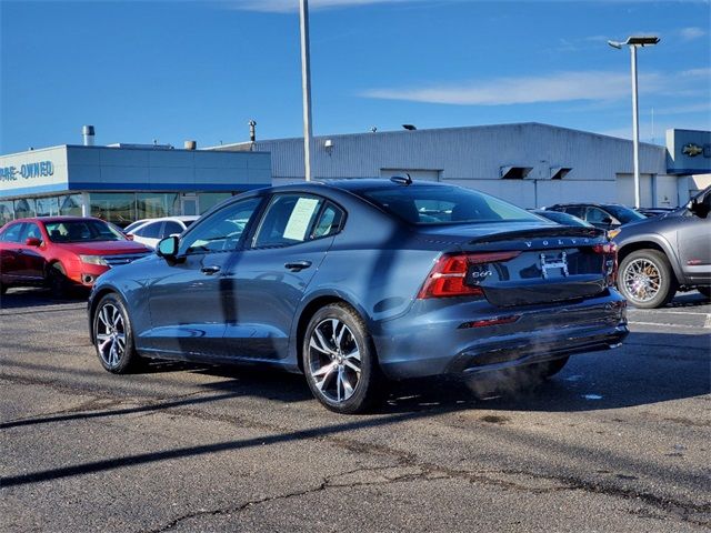 2024 Volvo S60 Plus Dark Theme