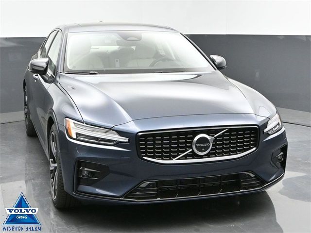 2024 Volvo S60 Plus Dark Theme