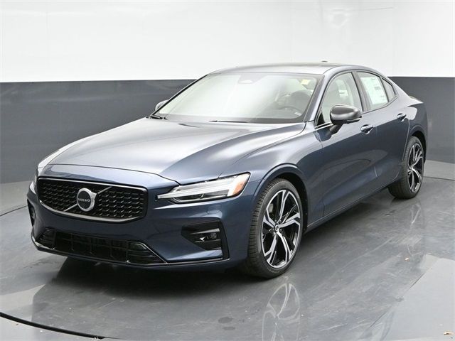 2024 Volvo S60 Plus Dark Theme