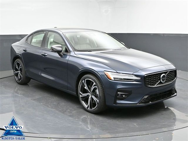 2024 Volvo S60 Plus Dark Theme