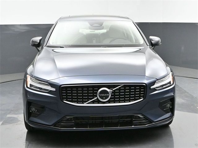 2024 Volvo S60 Plus Dark Theme