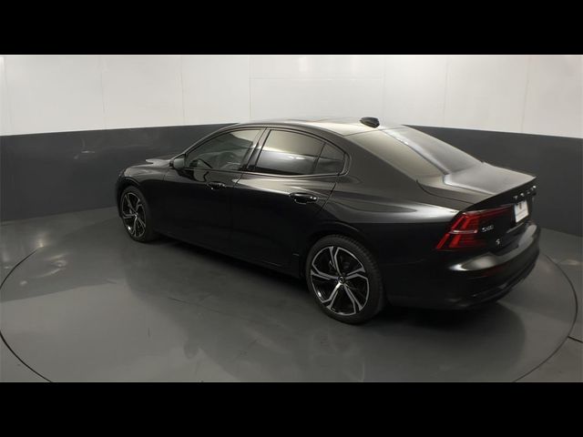 2024 Volvo S60 Plus Dark Theme