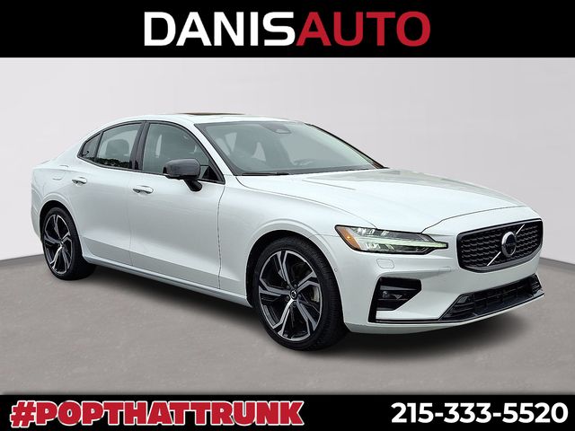 2024 Volvo S60 Plus Dark Theme