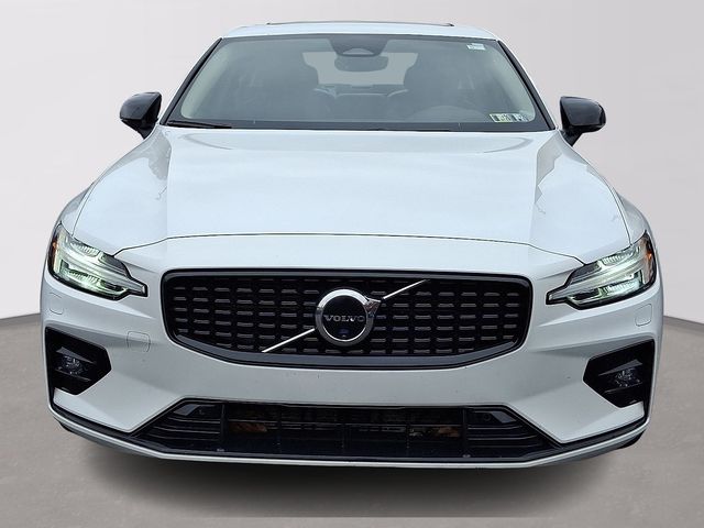 2024 Volvo S60 Plus Dark Theme