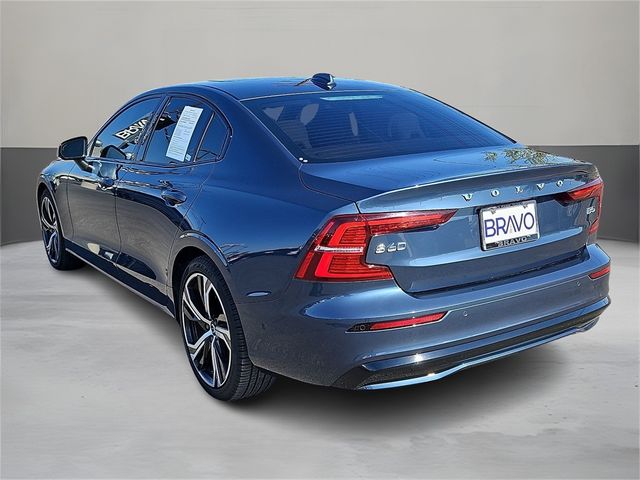 2024 Volvo S60 Plus Dark Theme