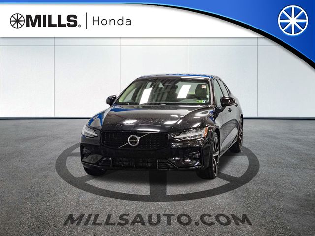 2024 Volvo S60 Plus Dark Theme