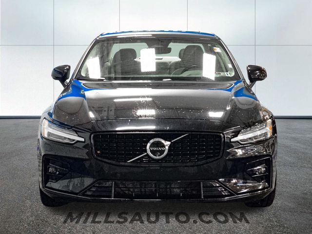 2024 Volvo S60 Plus Dark Theme