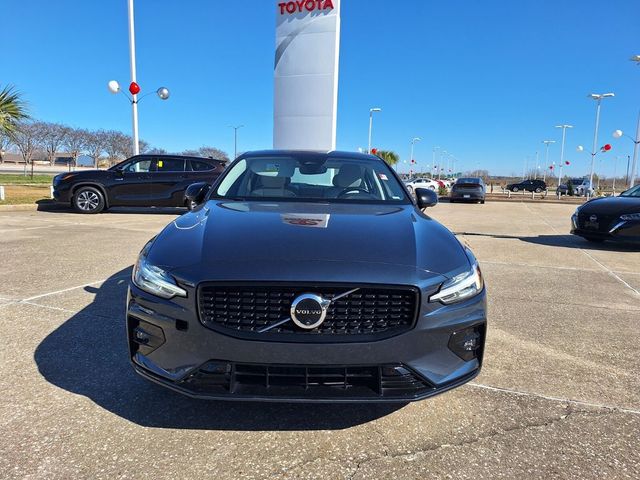 2024 Volvo S60 Plus Dark Theme