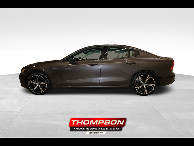 2024 Volvo S60 Plus Dark Theme