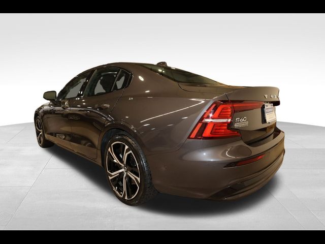 2024 Volvo S60 Plus Dark Theme