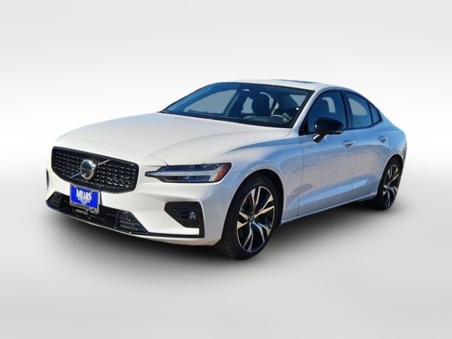 2024 Volvo S60 Plus Dark Theme