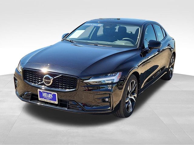 2024 Volvo S60 Plus Dark Theme