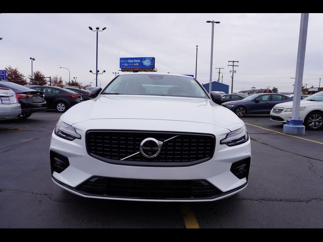 2024 Volvo S60 Plus Dark Theme