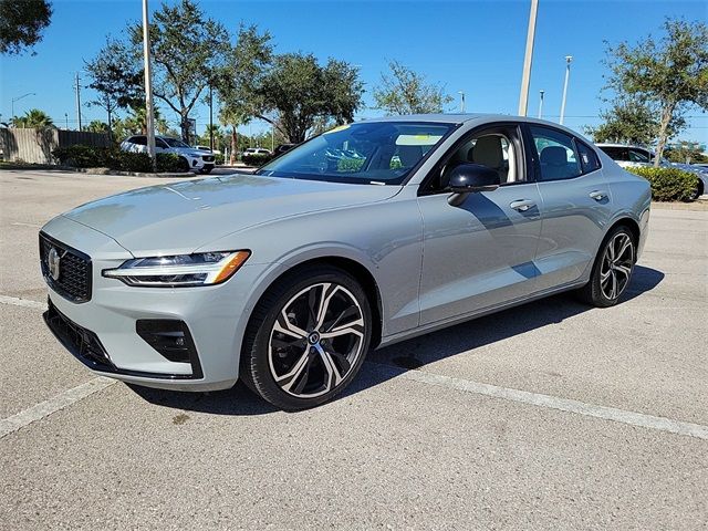 2024 Volvo S60 Plus Dark Theme