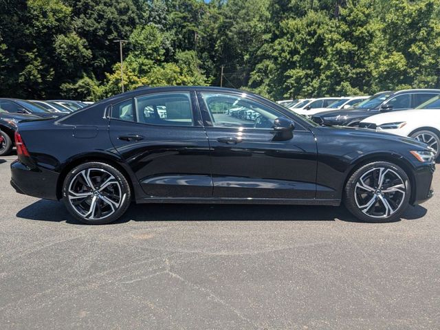 2024 Volvo S60 Plus Dark Theme