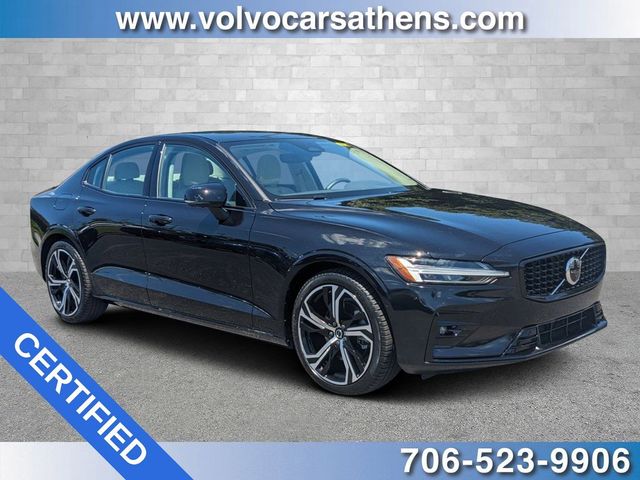 2024 Volvo S60 Plus Dark Theme