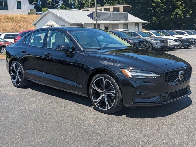 2024 Volvo S60 Plus Dark Theme