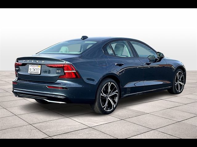 2024 Volvo S60 Plus Dark Theme