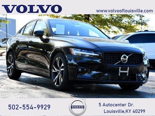 2024 Volvo S60 Plus Dark Theme