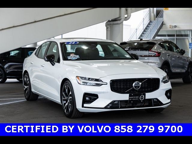 2024 Volvo S60 Plus Dark Theme