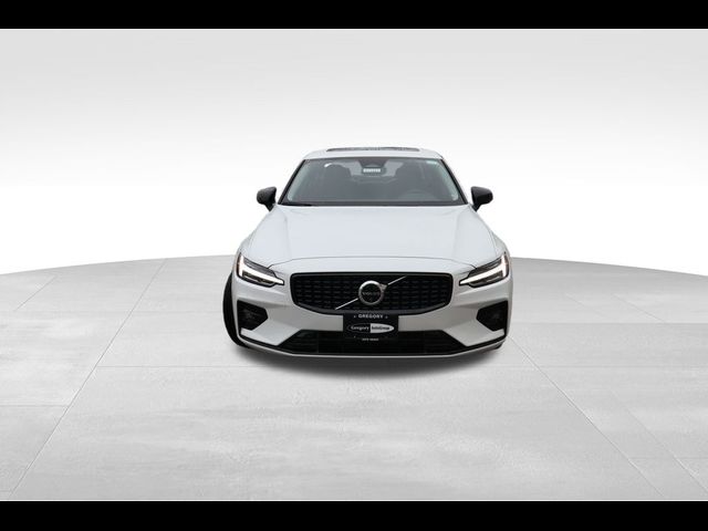 2024 Volvo S60 Plus Dark Theme