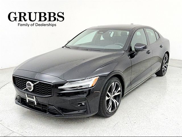 2024 Volvo S60 Plus Dark Theme