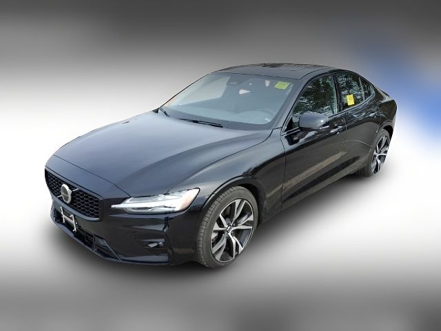 2024 Volvo S60 Plus Dark Theme