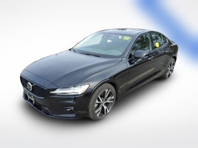 2024 Volvo S60 Plus Dark Theme