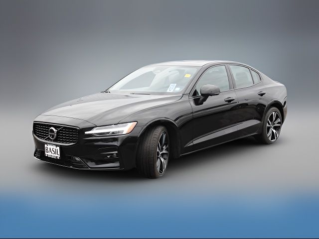 2024 Volvo S60 Plus Dark Theme