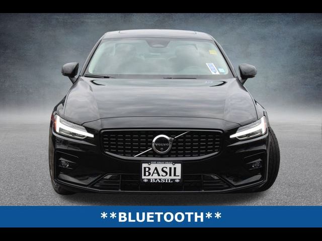 2024 Volvo S60 Plus Dark Theme