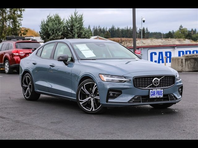 2024 Volvo S60 Plus Dark Theme