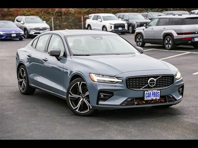 2024 Volvo S60 Plus Dark Theme